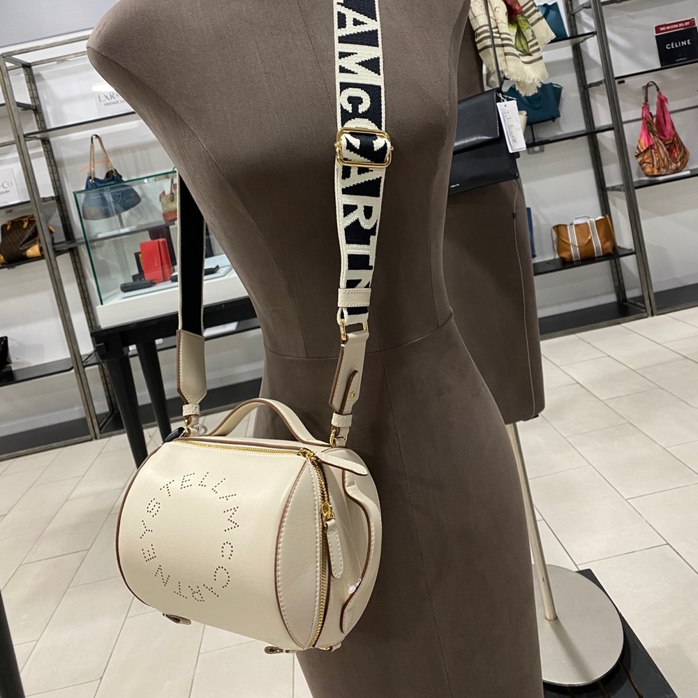 Meet your Posher, Alona